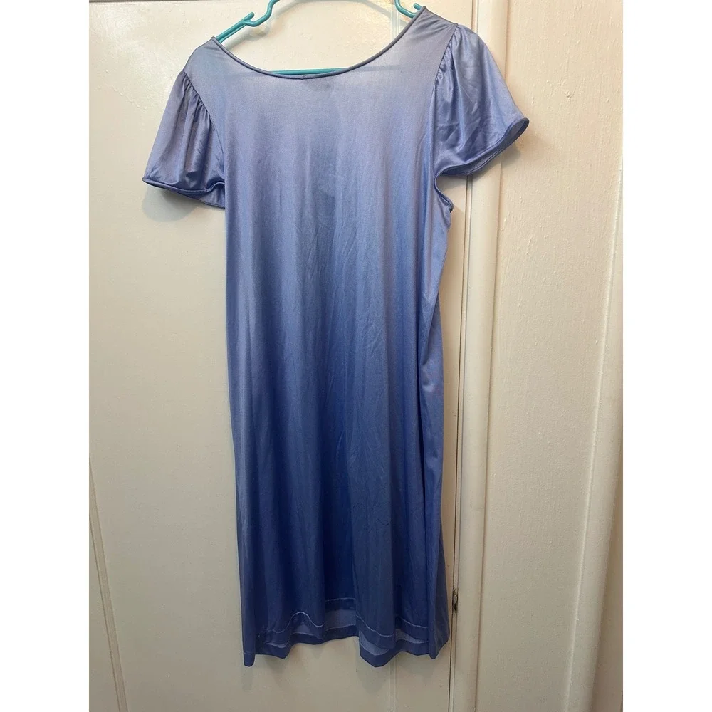 Vintage Vanity Fair Blue Nightgown Floral Embroidered V-Neck‎ Nylon Tricot USA M